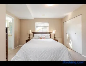 Peaceful Getaway in a Quiet Neighborhood - Image 3