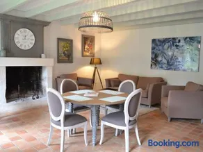 Gîte spacieux avec jardin, piscine, cheminée, et équipements bébé au cœur des vignes du Cognac - Image 3