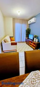 Apartamento TOP CLIMATIZADO em CRICIÚMA-SC - ótimo CUSTO-BENEFÍCIO - Cozinha completa - Cama Box - WiFI - Smart TV - Apps YouTube - NetFlix - Prime Vídeo - Garagem coberta - Portaria Digital 24h - Lugar sossegado e arborizado - Acomoda até 5 pessoas - Image 1