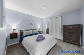 New Spacious Renovated Townhouse - Image 5