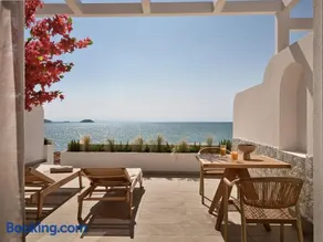 Ammonites Beachfront Rooms & Suites - Image 3