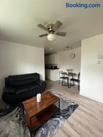 Studio, Near Montreal - Image 4