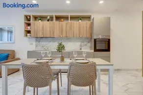 Stylish 2BR Getaway Steps from the Promenade by Buena Vista - Image 2