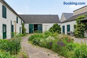 Vierseitenhof mit Pool - Image 1