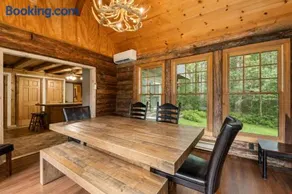 8BR 5BA Huge Dog Friendly Log Cabin near Wisconsin Dells and Lake sleeps 25plus - Image 3