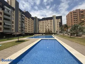 Apartamento con piscina, gimnasio y parking en Alicante by Turihome - Image 1