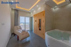unique villa with heated pool and Spa - Image 3