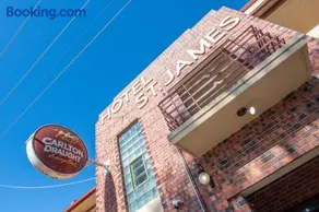 Your Own Pub near Yarrawonga - Sleeps 26 - Image 3