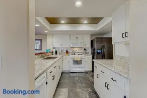 Great Balboa Penninsula Home II - Image 3