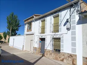 LA VILLA - Image 1