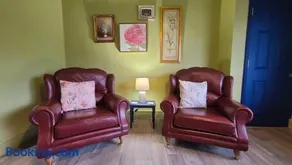 Dovetails, short drive from Alton Towers and Uttoxeter racecourse Games room with Wii and football table - Image 2
