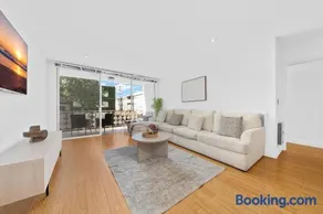 The Orchid-Beachfront Bliss Spacious 2BR Apt In Santa Monica - Image 2
