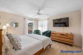 Summer Vacation 10 mins to Beaches Private heated Pool king beds - Image 3