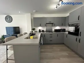 Newly Built 3BR Beautiful Quiet Estate Close To Darent Valley Hospital - Image 2