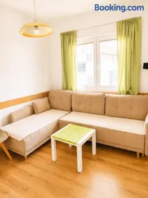 Central Comfort Apartment 5 Minute Walk to Beach, Free Parking, 2 BR - Image 3
