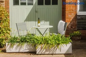 Pebble Beach - Modern Pet-Friendly Bungalow, Short Walk to Bembridge Beach - Image 5