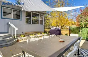 Family-Friendly Cabin Getaway On Castle Rock Lake Space to Relax & Play - Image 3