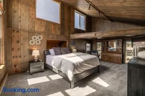 Rare Floating Home Retreat in Bayview With Dock - Image 4