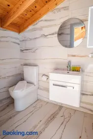 Modern Studio Loft in Central Larnaca with WiFi - Image 3