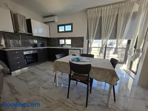 Modern Apartment Close to Seafront - Image 2