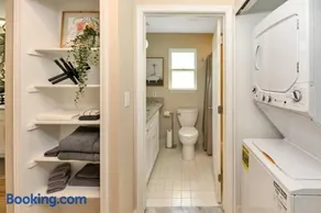 Cozy 1-Bedroom Apartment in Quiet Neighborhood - Image 2