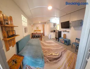 Gloria's mini hideaway - Image 1