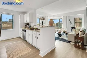 Penthouse Perfection with Unmatched Skyline Views - Image 2