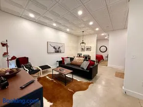 Restful Remedy in Downtown & Historic Pilot Mountain Apartment - Image 1