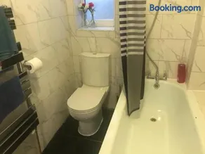 The Dartford 5 Bedrooms & 2 Bathrooms Beautiful House - Image 3