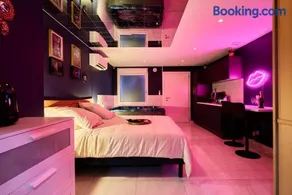 L'Amoria - Suite Romantique moderne avec Jacuzzi & Sauna - Image 2