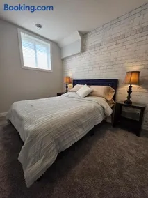 Private Luxury Retreat - King Bed - Full Kitchen - Image 5