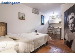 Calm & Relax with private PARKING - Image 2