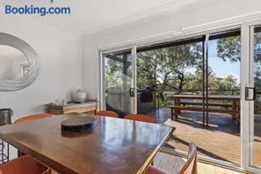 Donlan Beach House in Mollymook Beach - Image 2