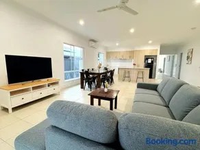 Brand New Fantastic Luxury 5 bedroom Home - Image 3