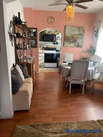 Ne Miami Cottage - Image 2