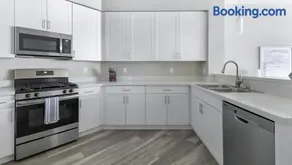 Landing - Modern Apartment with Amazing Amenities (ID8251X83) - Image 5