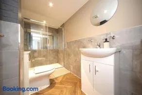 Bedford Retreat - Image 2