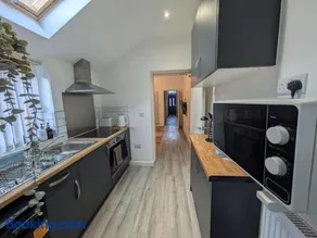6 bedroom 6 Ensuite 1 min to M6 Jct 9 15 min to Bham - Image 5