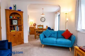 Splendid House Great Location to WAVE Surf & South West Water Park - Super Garden By STAE-Homes - Image 4