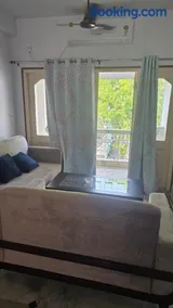 Cozy apartment in jodhpur park, kolkata - Image 1