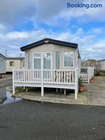 180 Golden Gate Caravan Holiday Park Towyn - Image 2