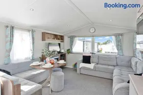 Lovely 3 bedroom holiday home in Seton Sand caravan park Wi-Fi Xbox - Image 3