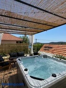 Rural home Basin dvor with jacuzzi - Image 2