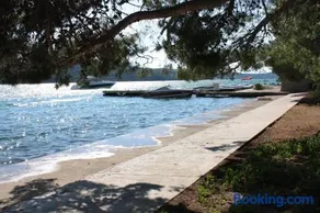 Apartments by the sea Tisno, Murter - 13588 - Image 3