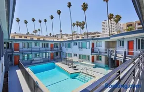 Hollywood Prime Location with Resort Style Pool, Free Parking and Close to Everything LA - Image 5