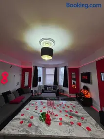 Aura - Free Parking - Sleeps 6 - M20-FolkestoneCentralStation - Image 4