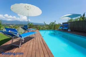 Villa immersa nel verde della Toscana - Image 2