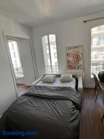 Appartement de 2 chambres situé à 3 minutes du métro comprenant une cuisine équipée, lave-linge et Wi-Fi haut débit - Image 4