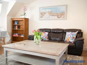 Ellingham Apartments, Bordeaux Harbour, Guernsey - Image 2