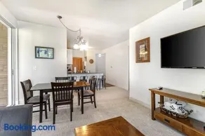 Light-filled condo with heated pool & hot tub near shopping & skiing - Image 3